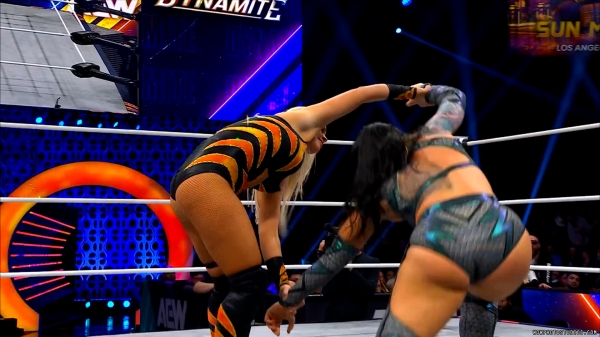 Click to view full size image
==============
wowdynamite20250212_00_04_25_25_Still289.jpg wowdynamite20250212_00_04_25_25_Still289.jpg