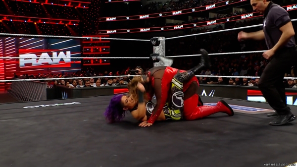 Click to view full size image
==============
wowraw20250120_00_03_51_10_Still325.jpg wowraw20250120_00_03_51_10_Still325.jpg