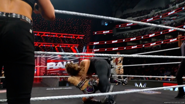 Click to view full size image
==============
wowraw20250120_00_06_31_20_Still700.jpg wowraw20250120_00_06_31_20_Still700.jpg