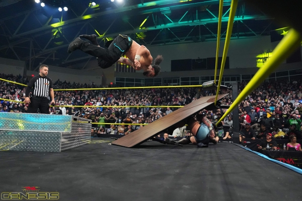 TNAGenesis2025_JoshAlexander_vs_MikeSantana-WM-70.jpg