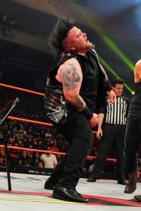 TNASacrifice2025_SamiCallihan_vs_ManceWarner_w-_StephDeLander-WM-10.jpg